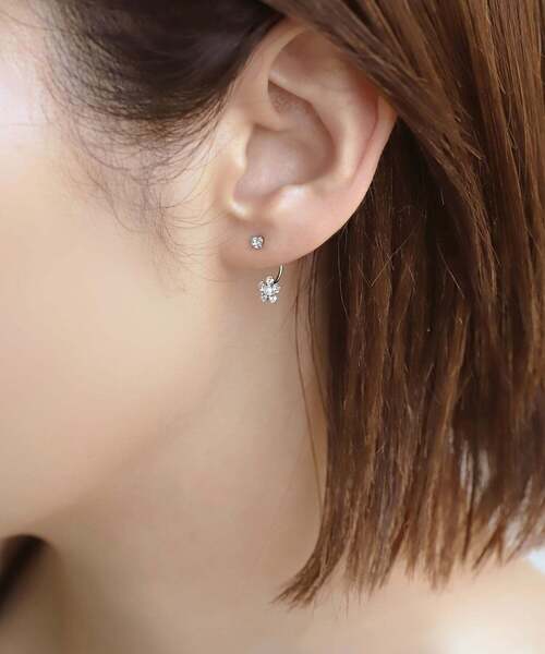 ANEMONE（アネモネ）の「ビジュー×フラワーバックキャッチピアス（ピアス（両耳用）・レディース・シルバー/ピンク/ホワイト/ブラック・FREE）」の7枚目の写真