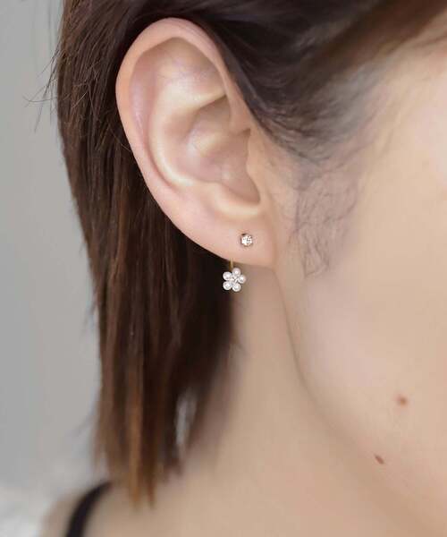 ANEMONE（アネモネ）の「ビジュー×フラワーバックキャッチピアス（ピアス（両耳用）・レディース・シルバー/ピンク/ホワイト/ブラック・FREE）」の8枚目の写真