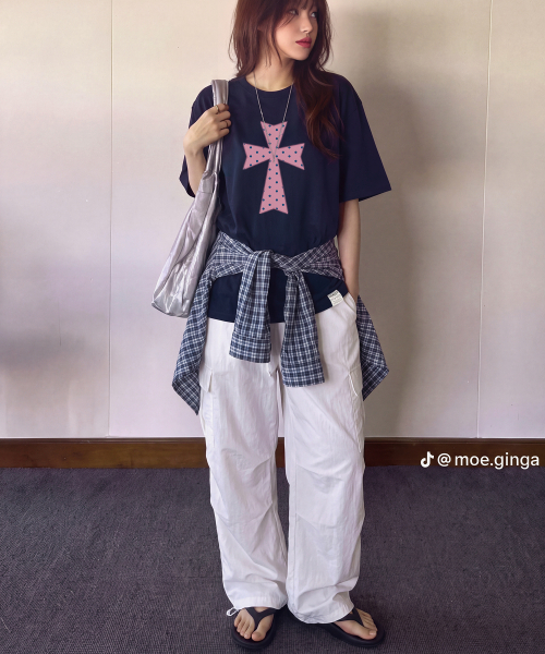 GRAVER（グレーバー）の「[ユニセックス]ドットクロス2 半袖Tシャツ_3カラー（Tシャツ/カットソー・レディース・ネイビー/ライトグレー/ホワイト・LARGE/SMALL/MEDIUM）」の5枚目の写真