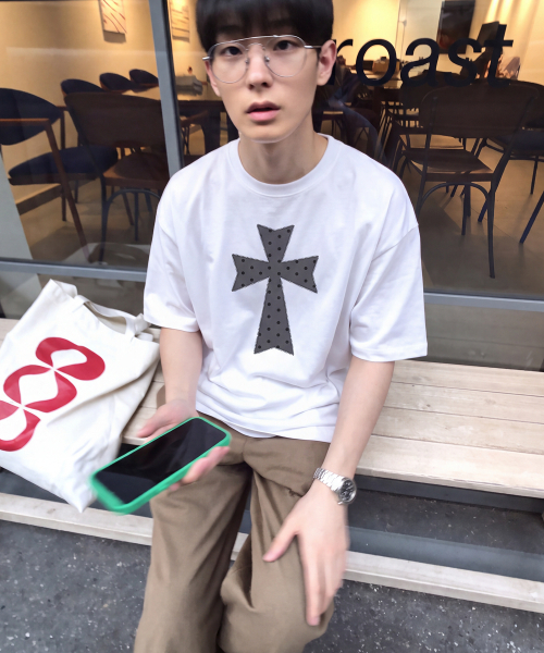 GRAVER（グレーバー）の「[ユニセックス]ドットクロス2 半袖Tシャツ_3カラー（Tシャツ/カットソー・レディース・ネイビー/ライトグレー/ホワイト・LARGE/SMALL/MEDIUM）」の4枚目の写真