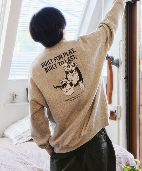 KELTY(ケルティ)の「KELTY/ケルティ 限定展開 KELTY×FREAK'S STORE/ケルティ 別注 キャットロゴ バックプリント クルーネックスウェット(スウェット・メンズ・チャコールグレー/ネイビー/ライトグレー/ベージュ・SMALL/MEDIUM/LARGE)」の1枚目の写真