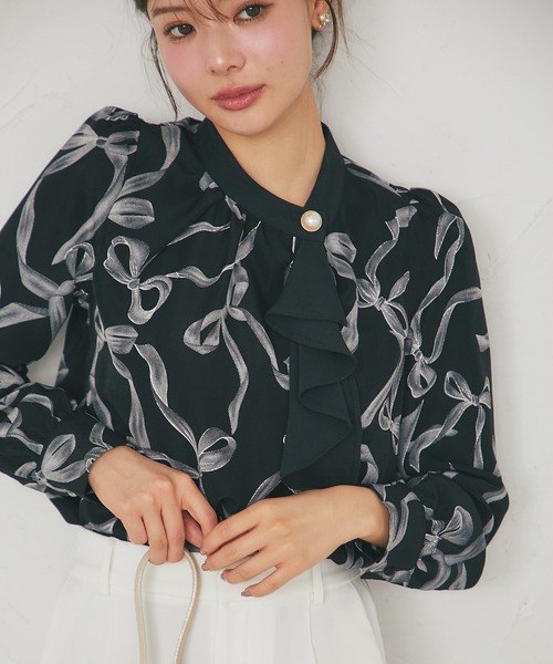 tocco closet(トッコ クローゼット)の「【ZOZO限定】リボンプリント配色フリルボウタイ長袖ブラウス(シャツ/ブラウス・レディース・ブラック/オフホワイト・M)」の2枚目の写真