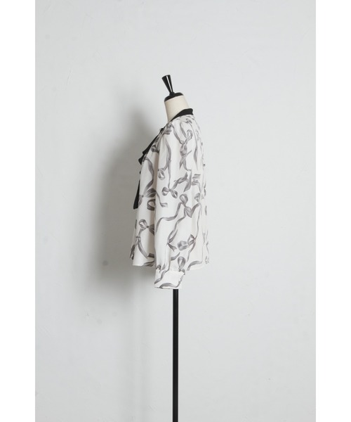 tocco closet(トッコ クローゼット)の「【ZOZO限定】リボンプリント配色フリルボウタイ長袖ブラウス(シャツ/ブラウス・レディース・ブラック/オフホワイト・M)」の16枚目の写真