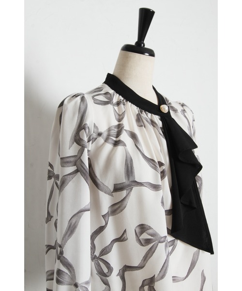 tocco closet(トッコ クローゼット)の「【ZOZO限定】リボンプリント配色フリルボウタイ長袖ブラウス(シャツ/ブラウス・レディース・ブラック/オフホワイト・M)」の20枚目の写真