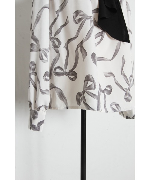 tocco closet(トッコ クローゼット)の「【ZOZO限定】リボンプリント配色フリルボウタイ長袖ブラウス(シャツ/ブラウス・レディース・ブラック/オフホワイト・M)」の21枚目の写真