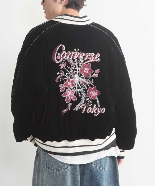 CONVERSE TOKYO（コンバーストウキョウ）の「VELOUR EMBROIDERY SOUVENIR JACKET（ブルゾン・レディース・ブラック/ブラウン/ブルー・FREE）」の2枚目の写真