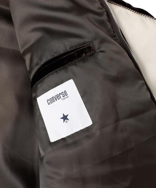 CONVERSE TOKYO（コンバーストウキョウ）の「VELOUR EMBROIDERY SOUVENIR JACKET（ブルゾン・レディース・ブラック/ブラウン/ブルー・FREE）」の17枚目の写真