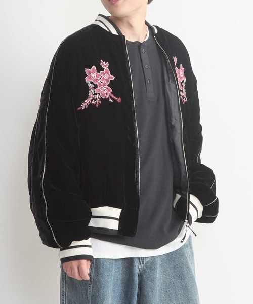 CONVERSE TOKYO（コンバーストウキョウ）の「VELOUR EMBROIDERY SOUVENIR JACKET（ブルゾン・レディース・ブラック/ブラウン/ブルー・FREE）」の21枚目の写真