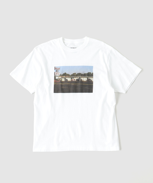 JOURNAL STANDARD(ジャーナルスタンダード)の「EAST TO WEST MOTEL Tee(Tシャツ/カットソー・メンズ・ブラック/ホワイト・MEDIUM/LARGE/X-LARGE)」の2枚目の写真