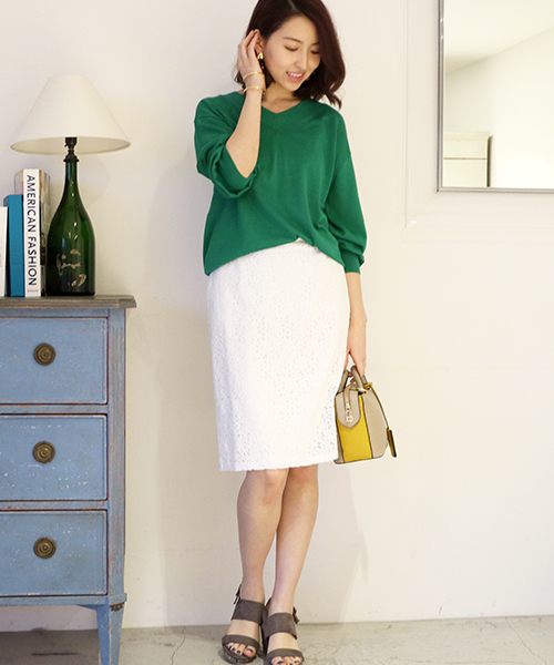 N.（N. Natural Beauty Basic）（エヌエヌナチュラルビューティーベーシック）の「コットンモダールⅢVネックニット（ニット/セーター・レディース・イエロー/パープル/ネイビー/ホワイト/グリーン・MEDIUM）」の8枚目の写真