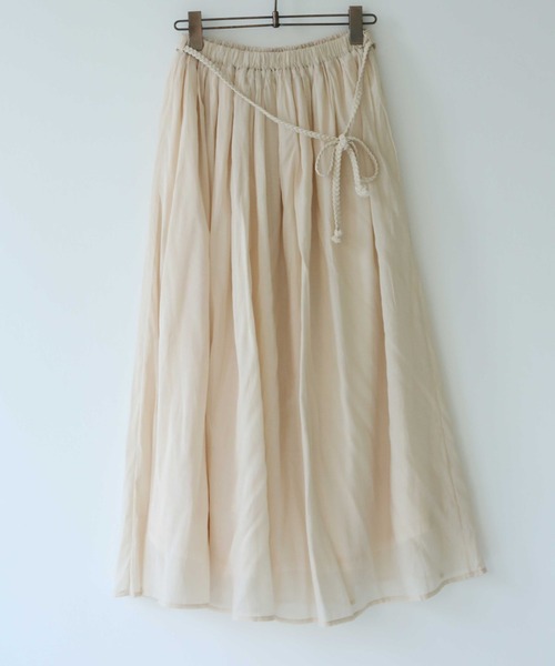 osharewalker(オシャレウォーカー)の「『ふわさらロングスカート』(スカート・レディース・オフホワイト/ネイビー/イエロー/グレー/ブラック/カーキ/サックスブルー/ピンクベージュ/レッド/キナリ/グリーン/ブルー/ピンク系その他/ラベンダー/オレンジ・LONG/REGULAR)」の2枚目の写真