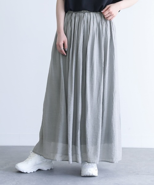 osharewalker(オシャレウォーカー)の「『ふわさらロングスカート』(スカート・レディース・オフホワイト/ネイビー/イエロー/グレー/ブラック/カーキ/サックスブルー/ピンクベージュ/レッド/キナリ/グリーン/ブルー/ピンク系その他/ラベンダー/オレンジ・LONG/REGULAR)」の4枚目の写真