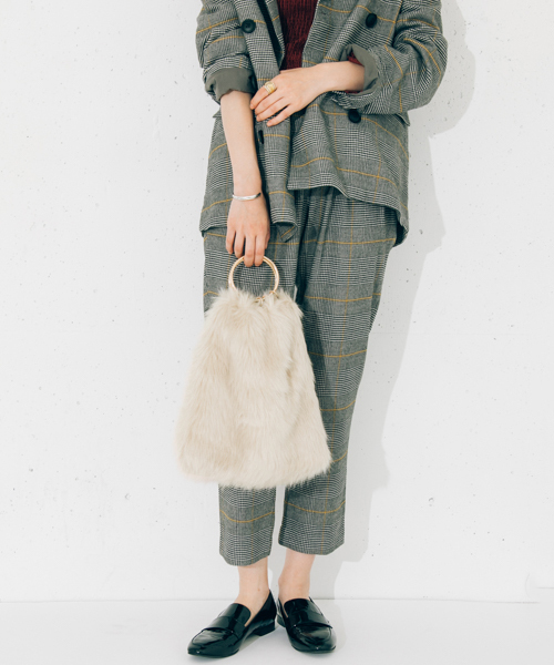 UR SELECT（ユーアールセレクト）の「ファーBAG（ショルダーバッグ・レディース・ダークブラウン/ベージュ/ブラウン/グレー/イエロー・-）」の4枚目の写真