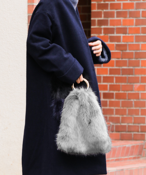 UR SELECT（ユーアールセレクト）の「ファーBAG（ショルダーバッグ・レディース・ダークブラウン/ベージュ/ブラウン/グレー/イエロー・-）」の2枚目の写真