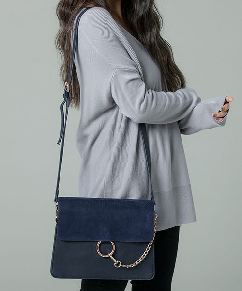 Edit Sheen(エディットシーン)の「リングチェーンスクエアショルダーバッグ(ショルダーバッグ・レディース・ブラック/ネイビー/ブラウン/グレー/ピンク・FREE)」の4枚目の写真