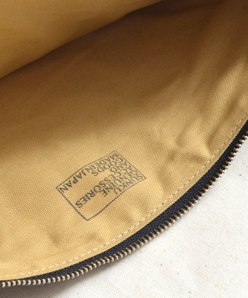 ROOPTOKYO(ループトウキョウ)の「39/サンク DEER LEATHER BAG(ショルダーバッグ・メンズ・ブラック・FREE)」の3枚目の写真