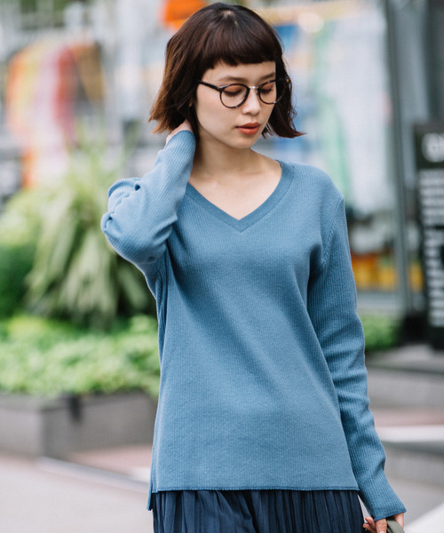 Munich（ミューニック）の「コットンリブジャージVネックプルオーバー【セットアップ可】（Tシャツ/カットソー・レディース・ネイビー/ナチュラル/グレイッシュベージュ/ライトブルー/ホワイト/ブラック・FREE）」の5枚目の写真