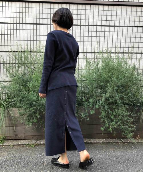 Munich（ミューニック）の「コットンリブジャージVネックプルオーバー【セットアップ可】（Tシャツ/カットソー・レディース・ネイビー/ナチュラル/グレイッシュベージュ/ライトブルー/ホワイト/ブラック・FREE）」の10枚目の写真