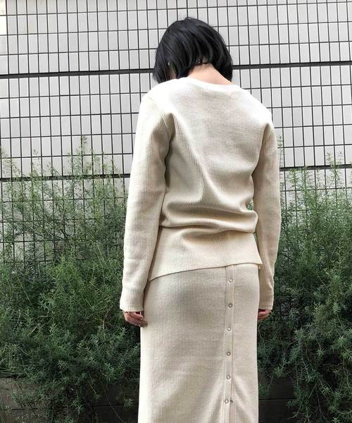 Munich（ミューニック）の「コットンリブジャージVネックプルオーバー【セットアップ可】（Tシャツ/カットソー・レディース・ネイビー/ナチュラル/グレイッシュベージュ/ライトブルー/ホワイト/ブラック・FREE）」の19枚目の写真