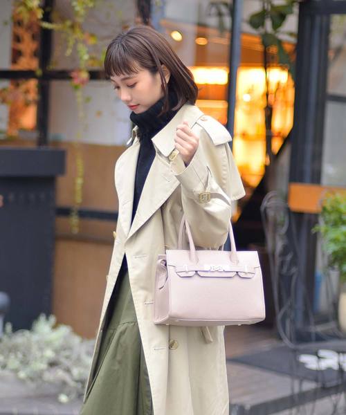 VitaFelice（ヴィータフェリーチェ）の「本革ベルトデザイン2wayスクエアミニバッグ 入園式 卒園式 卒業式 入学式（ハンドバッグ・レディース・ブラック/ベージュ/ベージュ系その他/オフホワイト/ダークグレー・FREE）」の4枚目の写真