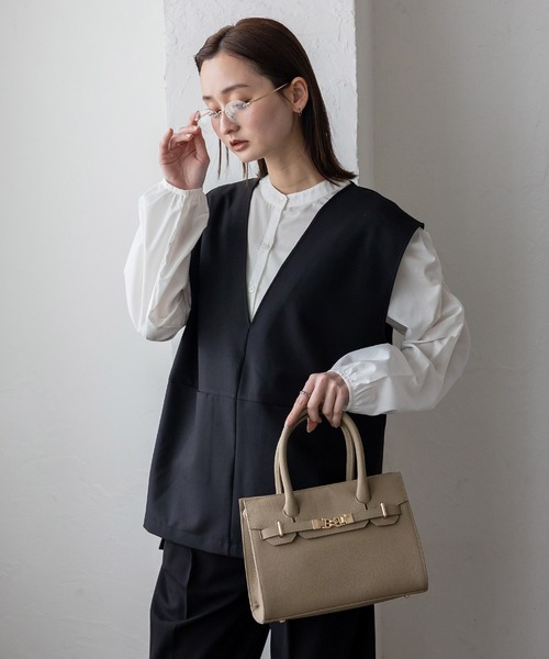 VitaFelice（ヴィータフェリーチェ）の「本革ベルトデザイン2wayスクエアミニバッグ 入園式 卒園式 卒業式 入学式（ハンドバッグ・レディース・ブラック/ベージュ/ベージュ系その他/オフホワイト/ダークグレー・FREE）」の21枚目の写真