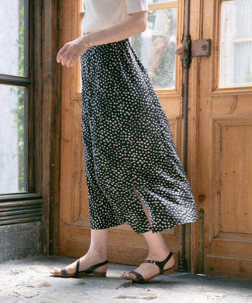 GLOBAL WORK（グローバルワーク）の「アソートガラセミフレアスカート/837953（スカート・レディース・オフホワイト/ホワイト/ブラック/その他・LARGE/MEDIUM）」の4枚目の写真