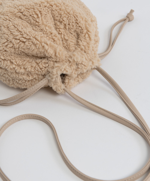 Libra Cue(リブラ キュー)の「Libra ボア巾着ポシェット(ショルダーバッグ・レディース・ブラック/アイボリー・FREE)」の10枚目の写真