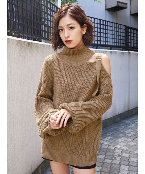 EMODA（エモダ）の「ベルトショルダーニットトップ（ニット/セーター・レディース・ホワイト/ブラック/レッド/ベージュ・FREE）」の3枚目の写真