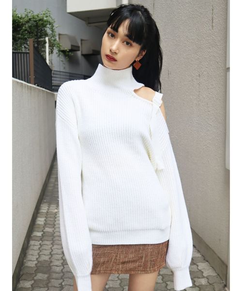 EMODA（エモダ）の「ベルトショルダーニットトップ（ニット/セーター・レディース・ホワイト/ブラック/レッド/ベージュ・FREE）」の14枚目の写真