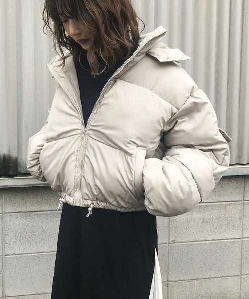 Fashion Letter（ファッションレター）の「フードショートエコダウンジャケット（ダウンジャケット/コート・レディース・レッド/パープル/ブラック/ライトカーキ/ネイビー/オフホワイト・M/L）」の2枚目の写真