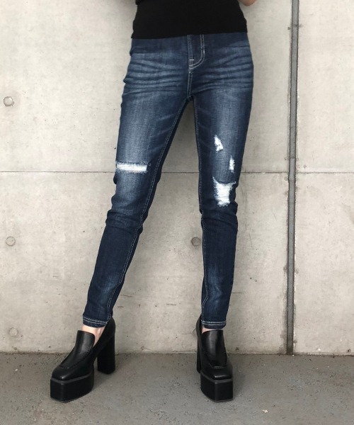ENVYM（アンビー）の「ＪＵＳＴ　ＷＡＩＳＴ　ダメージＳＫＩＮＮＹ（デニムパンツ・レディース・ネイビー/サックスブルー/ブラック/ブルー・S/M/XS）」の3枚目の写真