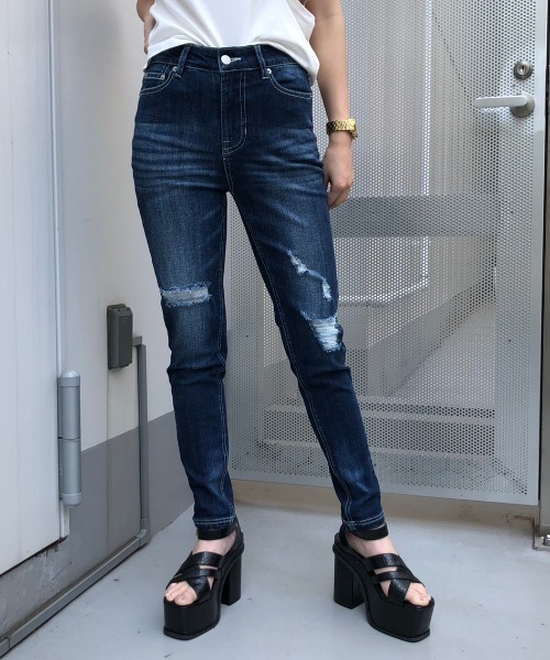 ENVYM（アンビー）の「ＪＵＳＴ　ＷＡＩＳＴ　ダメージＳＫＩＮＮＹ（デニムパンツ・レディース・ネイビー/サックスブルー/ブラック/ブルー・S/M/XS）」の8枚目の写真