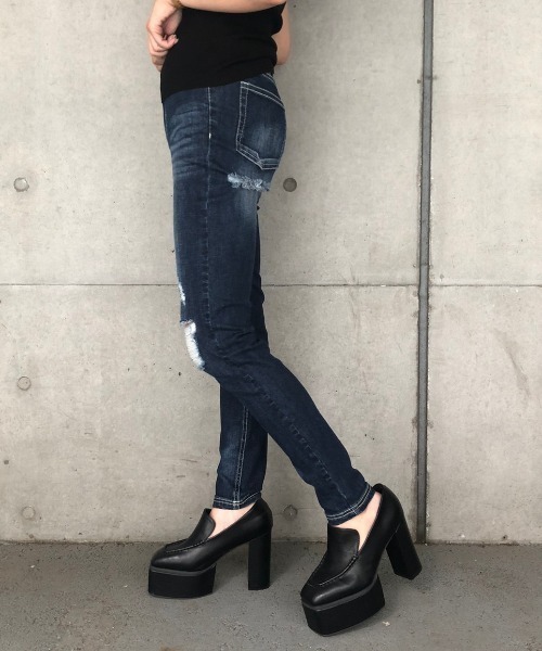 ENVYM（アンビー）の「ＪＵＳＴ　ＷＡＩＳＴ　ダメージＳＫＩＮＮＹ（デニムパンツ・レディース・ネイビー/サックスブルー/ブラック/ブルー・S/M/XS）」の17枚目の写真