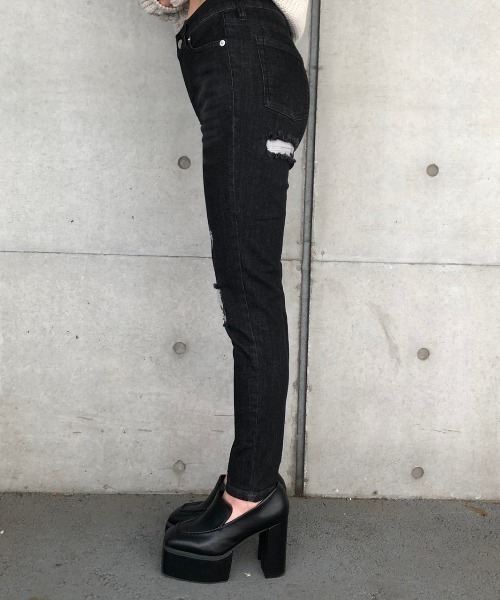 ENVYM（アンビー）の「ＪＵＳＴ　ＷＡＩＳＴ　ダメージＳＫＩＮＮＹ（デニムパンツ・レディース・ネイビー/サックスブルー/ブラック/ブルー・S/M/XS）」の15枚目の写真