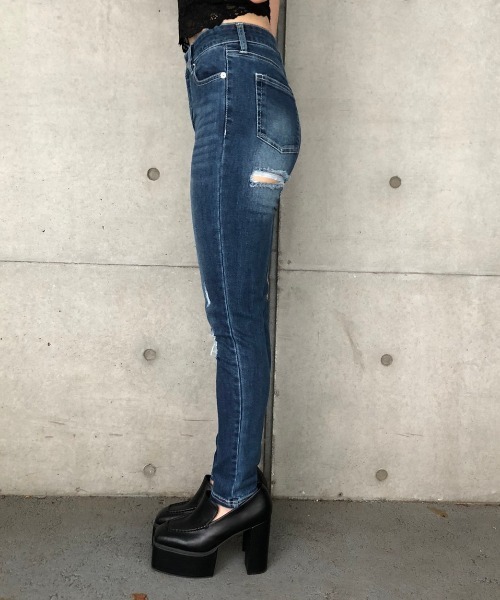 ENVYM（アンビー）の「ＪＵＳＴ　ＷＡＩＳＴ　ダメージＳＫＩＮＮＹ（デニムパンツ・レディース・ネイビー/サックスブルー/ブラック/ブルー・S/M/XS）」の22枚目の写真