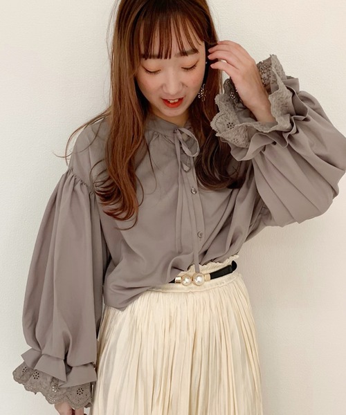 apres jour（アプレジュール）の「袖ボリュームレースブラウス【ZOZOTOWN限定アイテム】（シャツ/ブラウス・レディース・ベージュ/アイボリー/モカ・フリー）」の4枚目の写真