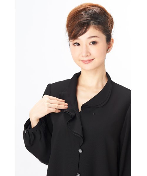 MONOIR(モノワール)の「濃染加工ゆったりサイズワンピース(ワンピース・レディース・ブラック・LL/3L/M/L)」の4枚目の写真