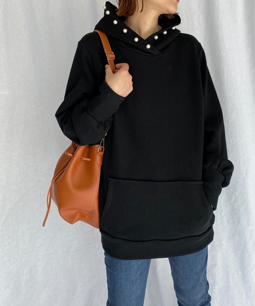 パール装飾フード付きパーカー 黒 チャスティ fit=scale-down,w=1200