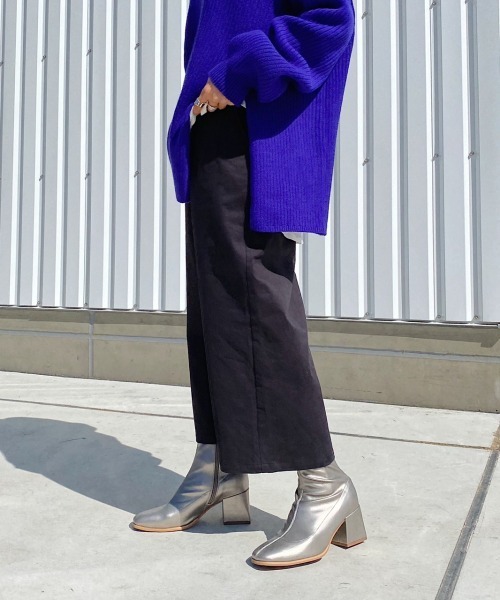 PAGEBOY（ページボーイ）の「フェイクレザーサスツキナロースカート（スカート・レディース・ブラック/モカ/グレイッシュベージュ・SMALL/MEDIUM）」の4枚目の写真