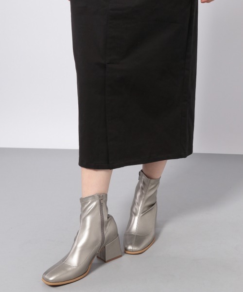 PAGEBOY（ページボーイ）の「フェイクレザーサスツキナロースカート（スカート・レディース・ブラック/モカ/グレイッシュベージュ・SMALL/MEDIUM）」の17枚目の写真