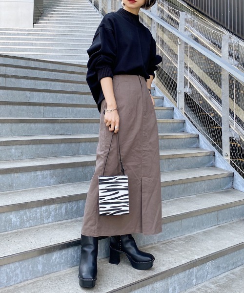 PAGEBOY（ページボーイ）の「フェイクレザーサスツキナロースカート（スカート・レディース・ブラック/モカ/グレイッシュベージュ・SMALL/MEDIUM）」の7枚目の写真