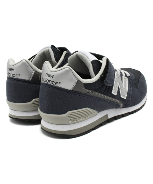 SHIPS(シップス)の「New balance:LIFE STYLE KV996(スニーカー・キッズ・グレー/ネイビー・21/17/22/18/20/19)」の5枚目の写真
