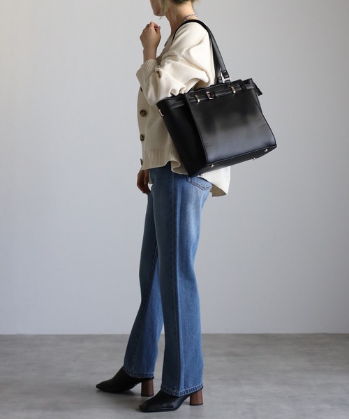 GUSCIO(グッシオ)の「【グッシオゴールド】ビジネストートバッグ ポーチ付き PC/A4対応(ビジネスバッグ・レディース・ブラック/ベージュ/ライトグリーン/キャメル・FREE)」の20枚目の写真