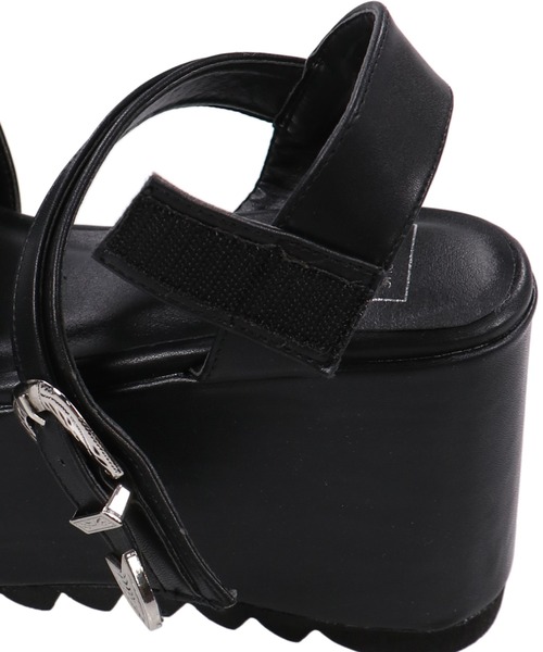 SPINNS（スピンズ）の「ウエスタンバックルベルト厚底サンダル（サンダル・レディース・ブラック/クリア・S/M/L）」の14枚目の写真