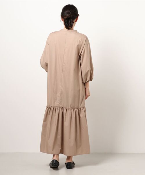 NATURAL BEAUTY BASIC（ナチュラルビューティーベーシック）の「切り替えギャザーシャツワンピース（ワンピース・レディース・ブルー/ベージュ/オフホワイト・MEDIUM）」の5枚目の写真