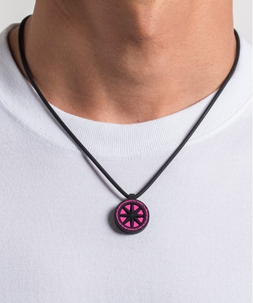 BANDEL（バンデル）の「【BANDEL】GHOST Luminous NEON Necklace (Neon Pink)（ネックレス・メンズ・ブラック×ピンク・45cm/50㎝）」の4枚目の写真