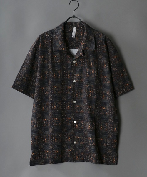 SITRY(シトリー)の「patterned all over Open Collar shirt/総柄 オープンカラーシャツ(シャツ/ブラウス・メンズ・ホワイト/ブラック/ホワイト系その他/ブラック系その他/ベージュ系その他/ホワイト系その他2/ブラック系その他2/ブラック系その他3/ホワイト系その他4/ブラック系その他4/サックスブルー/ブラック系その他5/ホワイト系その他5/イエロー/ラベンダー/ホワイト系その他3・M/LL/L/XL)」の8枚目の写真