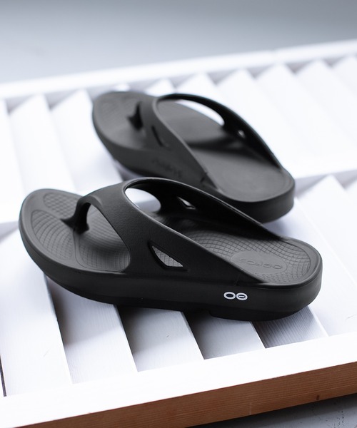 OOFOS（ウーフォス）の「OOFOS　Ooriginal（サンダル・メンズ・ブラック/ベージュ/モカ/オリーブ・26cm/27cm/28cm）」の2枚目の写真