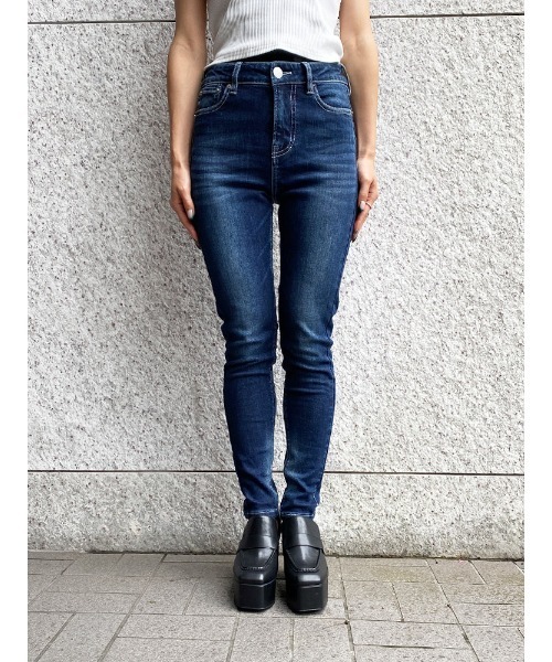 ENVYM（アンビー）の「ＪＵＳＴ ＷＡＩＳＴ ＳＫＩＮＮＹ ＰＴ（デニムパンツ・レディース・ブルー・S/XS/M）」の11枚目の写真
