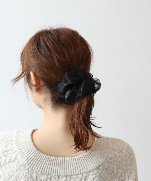 Three Four Time（ｽﾘｰﾌｫｰﾀｲﾑ）の「サテン×オーガンジーダブルシュシュ（シュシュ・レディース・ベージュ/ブラック/グリーン/ピンク・FREE）」の2枚目の写真